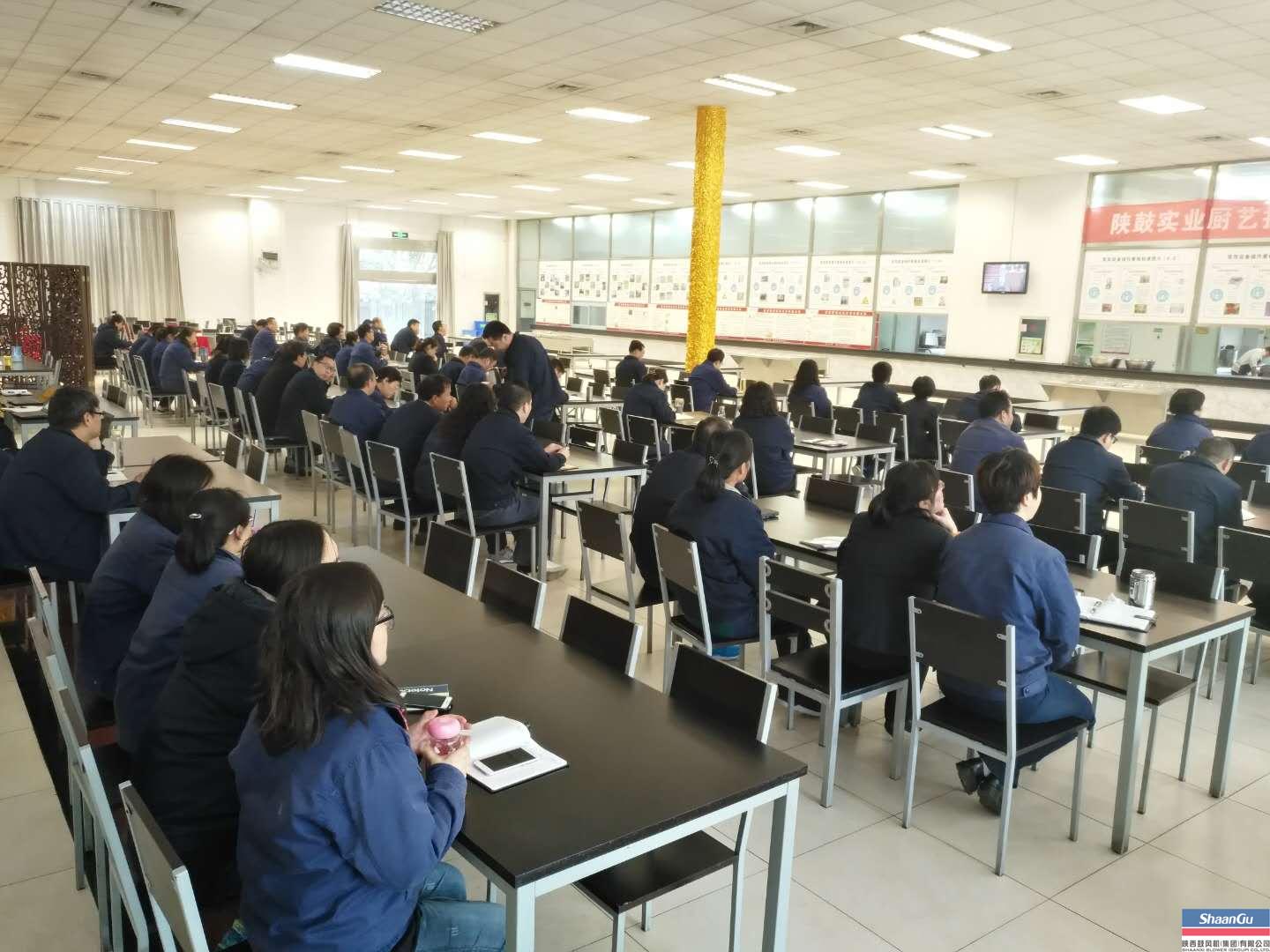 尊龙凯时集团党委组织党员认真收看十九大开幕式