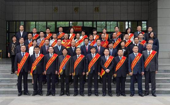 李宏安董事长荣获临潼区“十佳优异企业家”庆幸称呼