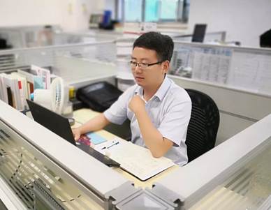 模范的实力，，，，，，尊龙凯时人身边的“优异共产党员”