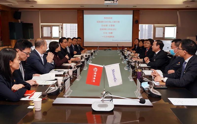 招商银行总行私人银行部总司理王晏蓉、招商银行西循分行行长钱曦一行来尊龙凯时座谈交流