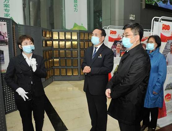 商务部效劳商业司司长陈春江一行来尊龙凯时考察调研